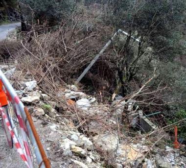 La frana sulla provinciale ad Antona 