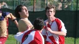 Un’azione di calcio giovanile