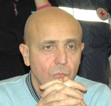 Piero Paolini, responsabile del 118 dellAsl 3 e un ecografo portatile come quelli in dotazione alle ambulanze 