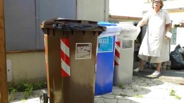 Bidoni per la raccolta porta a porta presso condomini