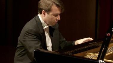 Maurizio Baglini al piano durante un concerto