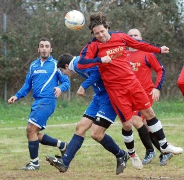 Unazione del Mobilgronchi durante una partita di campionato Uisp      
