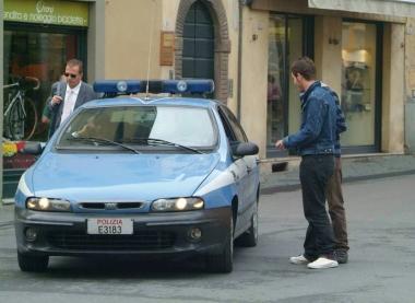 La polizia arresta un rapinatore rifugiatosi in Lucchesia dai parenti (vip)   