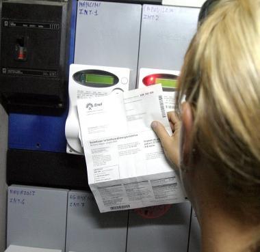 Contributi per pagare le bollette di luce e gas 