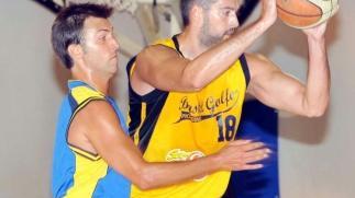 Massimo Lucarelli con la palla