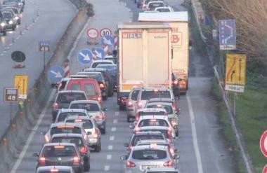 Auto in coda sulla superstrada Firenze-Pisa-Livorno