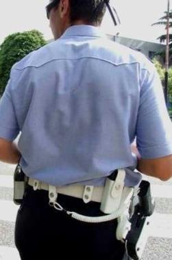 <strong>POLIZIA «TROPPO» ARMATA?</strong> Scoppia la polemica sulle pistole ai vigili urbani e sull’impiego di esse durante i servizi