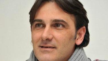 Il coordinatore Alessandro Tinti e, in alto, il gruppo dirigente cecinese di Futuro e libertà con la coordinatrice regionale Ilaria Lonzi