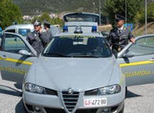 Tassi dall'800 al 1500%, arrestato per usura un ambulante. Denunciata la moglie.