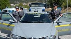 Tassi dall'800 al 1500%, arrestato per usura un ambulante. Denunciata la moglie.