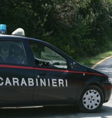 I carabinieri hanno denunciato una coppia per furto in un magazzino 