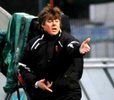 <b>MISTER</b> Michele Serena A destra Caridi festeggiato dopo il gol 