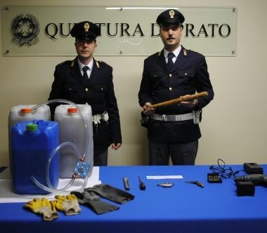 Il materiale sequestrato dalla polizia 