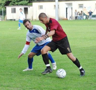 Un momento del derby tra Montescudaio e Donoratico  