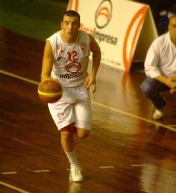 Il play guardia Davide Brezzo in azione (Vip) 