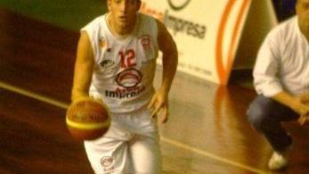 Il play guardia Davide Brezzo in azione (Vip)