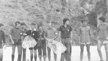 A sinistra uno dei tornei storici di Forno a cui ha partecipato Roberto Alberti (nella foto al centro)