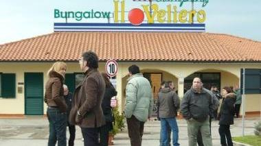 <b>CAMPEGGIO IL VELIERO </b>Al centro di un’inchiesta giudiziaria sulle presunte irregolarità nella vendita dei bungalow