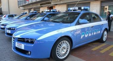 Volanti della polizia davanti alla questura di via Macall&egrave; 