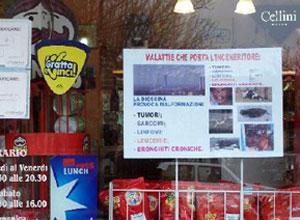 Manifesti choc contro l’inceneritore: animali morti e malformazioni