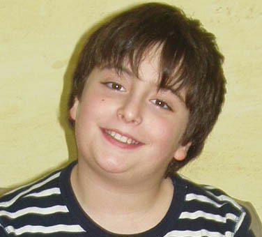 Niccolò festeggia oggi dieci candeline sulla torta