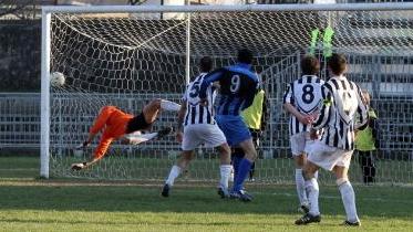 A sinistra il pareggio del Pisa: il gol spegne i sogni della Massese