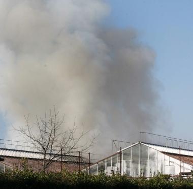 <b>IL FUMO.</b> La colonna di fumo che si &egrave; sprigionata dallincendio 