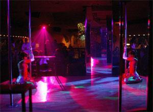Night chiuso e tre arresti nel blitz antiprostituzione