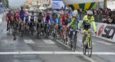Un momento del gran premio Costa degli Etruschi di ciclismo 
