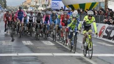 Un momento del gran premio Costa degli Etruschi di ciclismo