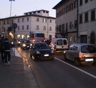 Il traffico di ieri in via Ridolfi         