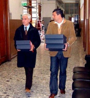 A destra Mauro Scaramucci in tribunale con lavvocato Francesco Voltattorni         