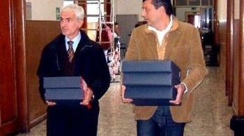 A destra Mauro Scaramucci in tribunale con l’avvocato Francesco Voltattorni