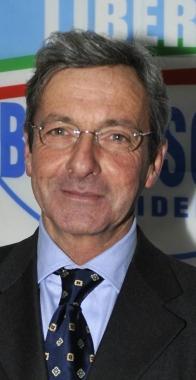 <b>IL CENTRO STORICO </b>visto dallalto A destra Mario Lolini candidato sindaco del Pdl  