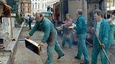 Un cantoniere al lavoro