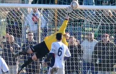 <b>TRA I PALI.</b> Il portiere del Ponsacco Luca Passerai 