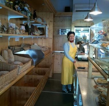Paola Partenzi nella sua nuova panetteria 