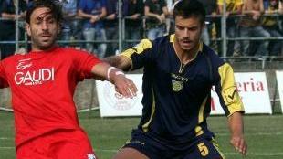 <b>CONTRASTO.</b> Benassi (a destra) contro un avversario