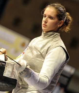 <b>19 ANNI. </b>Beatrice Monaco sulla pedana di Ravenna e (sopra) nella finale con la Di Francisca  