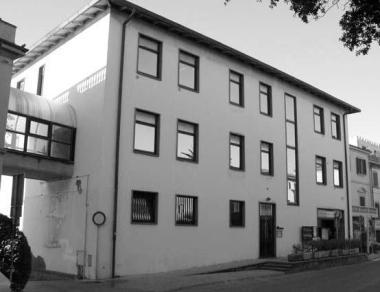Le ex scuole Fucini e la pista ciclabile in via della Principessa 