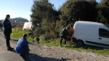 Il furgone del pensionato scaraventato tra i cespugli