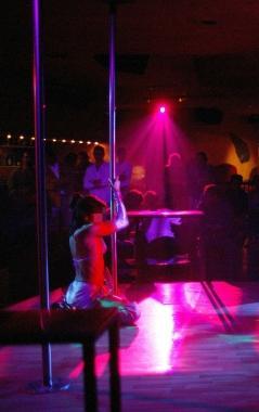 Ballerine in un night club  