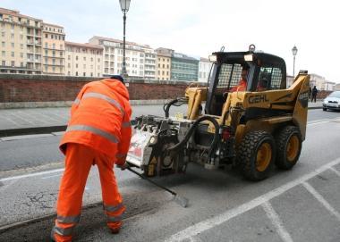 Ancora lavori lungo le strade oggi intervento a Porta a Lucca