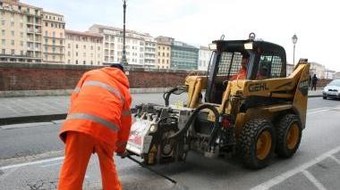 Ancora lavori lungo le strade oggi intervento a Porta a Lucca