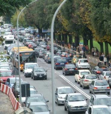 Traffico caotico sui viali 