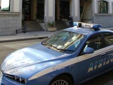 Una volante della polizia 