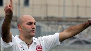 L’allenatore rossoblù Massimo Mosti