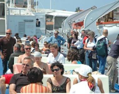 Passeggeri a bordo di un traghetto 