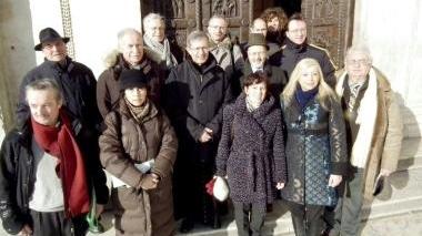  Foto di gruppo dei giornalisti insieme all’Arcivescovo