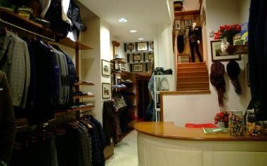 Presa di mira dai ladri lex Sartoria del Corso in via Roma 
